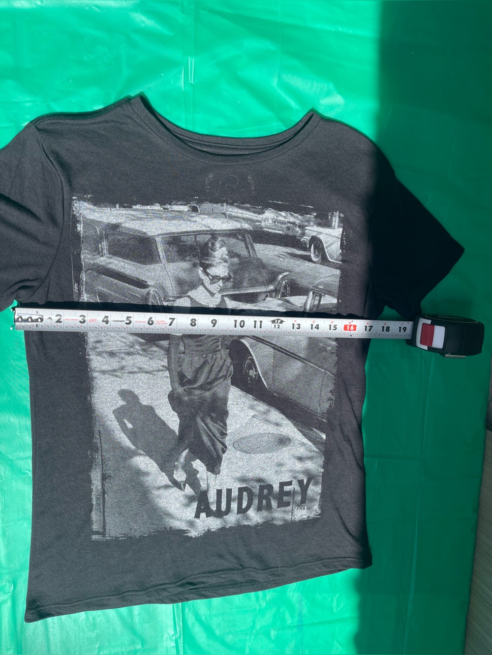 LEGENDS OF HOLLYWOOD AUDREY HEPBURN BLACK T SHIRT NEW WITH TAGS SIZE S - Picture 8 of 11